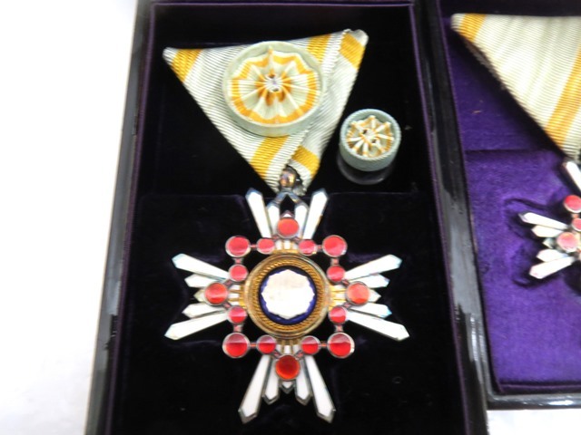 勲章 徽章 勲六等瑞宝章 勲七等瑞宝章 勲八等瑞宝章 バッジ ケース