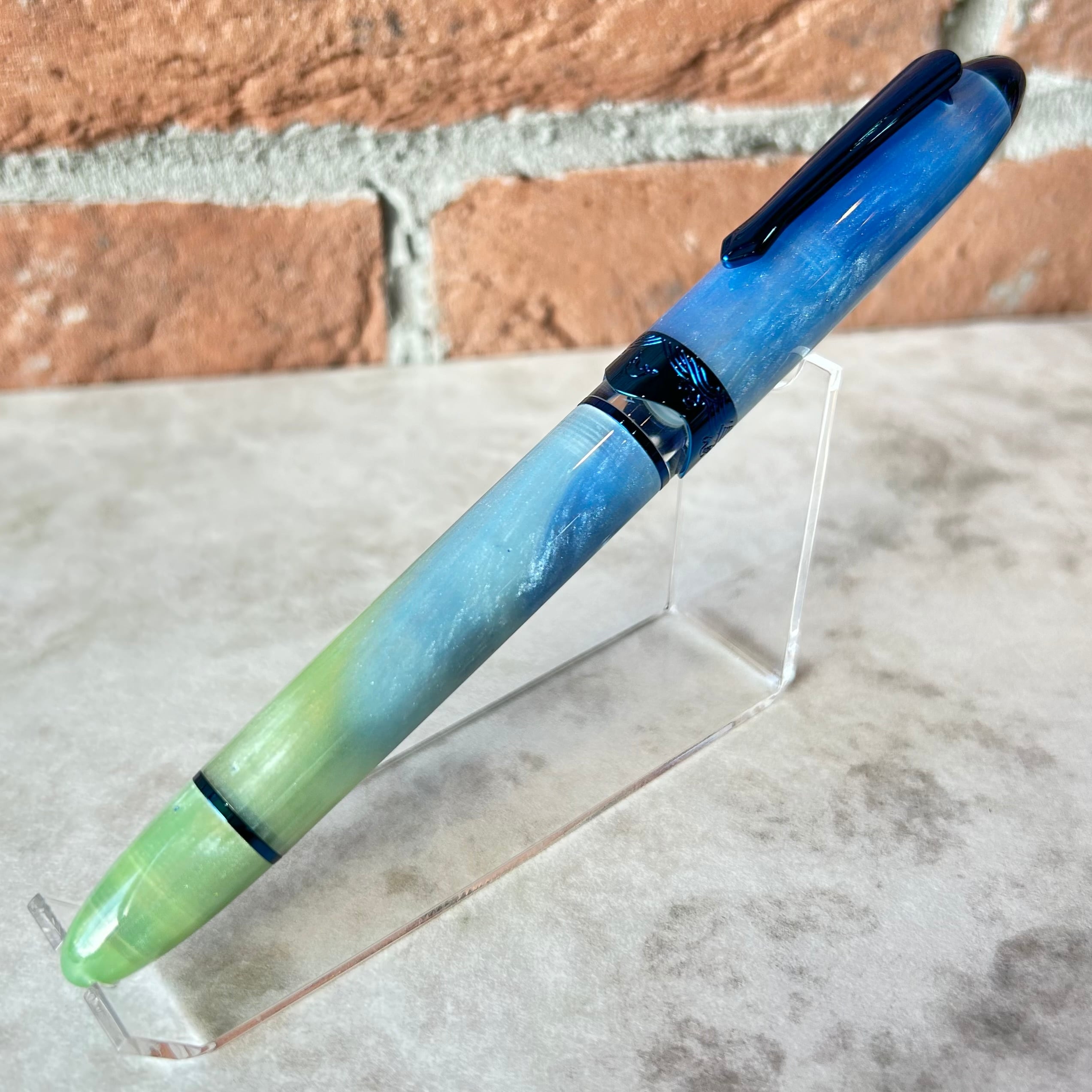 字幅：MF Nonble 空の万年筆 うらら