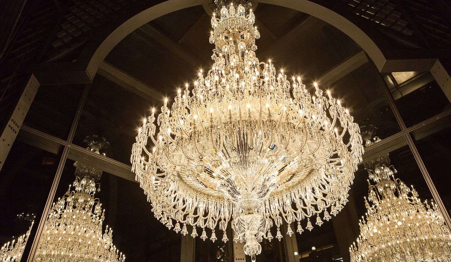 クリスタルが輝く「バカラのシャンデリア」を自宅に設置するならいくら