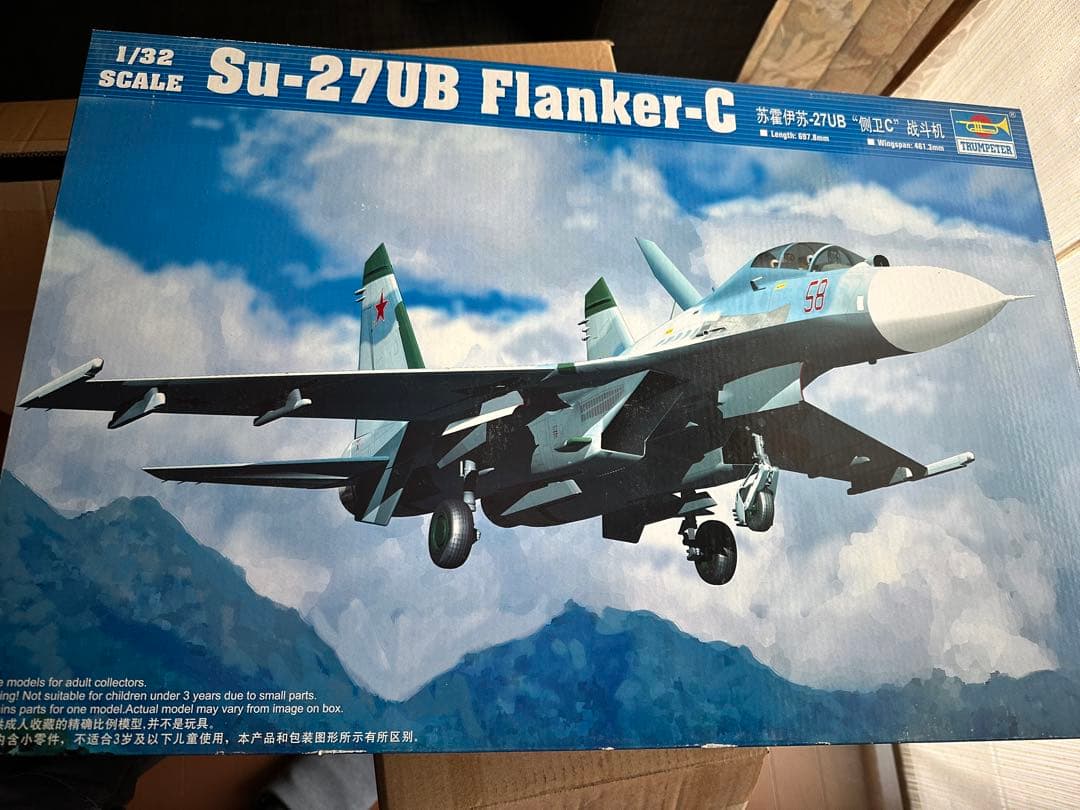 Su-27UB Flanker-C 1/32 スケール　トランペッタープラモデル Amazon.com: Trumpeter 1/32 Sukhoi Su27UB Flanker C Russian Fighter